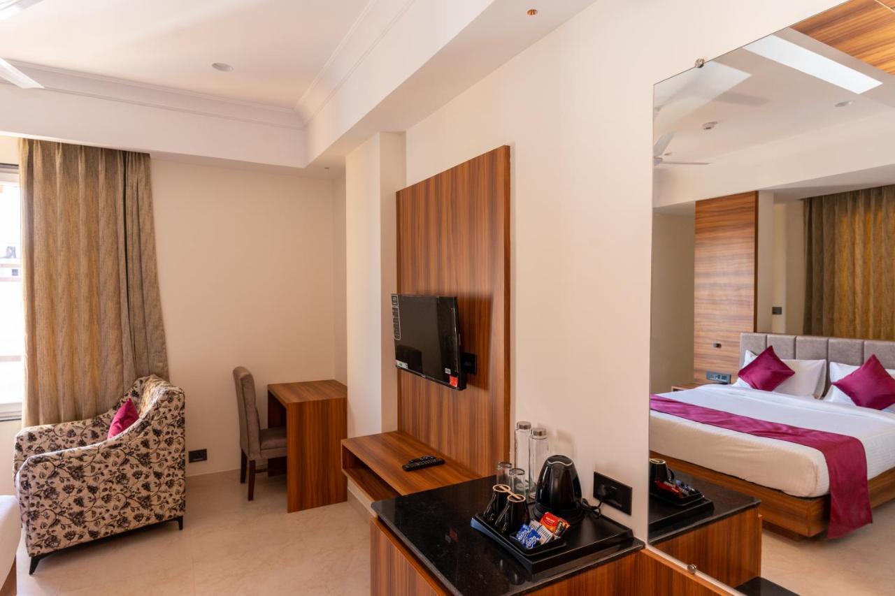 Raghunandan Palace - A Premier Boutique Stay, City Center & 500 Meters From City Railway Station Udaipur Exterior foto